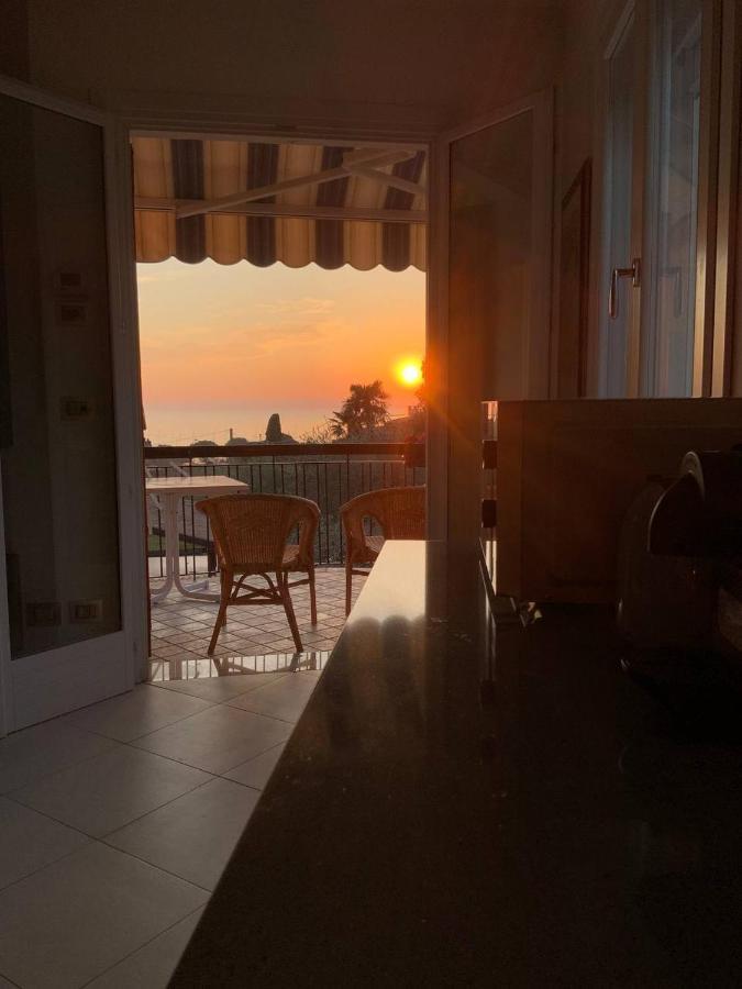 Elena Apartment - View Lake - Private Garage باردولينو المظهر الخارجي الصورة