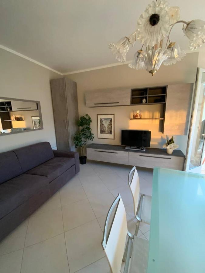 Elena Apartment - View Lake - Private Garage باردولينو المظهر الخارجي الصورة