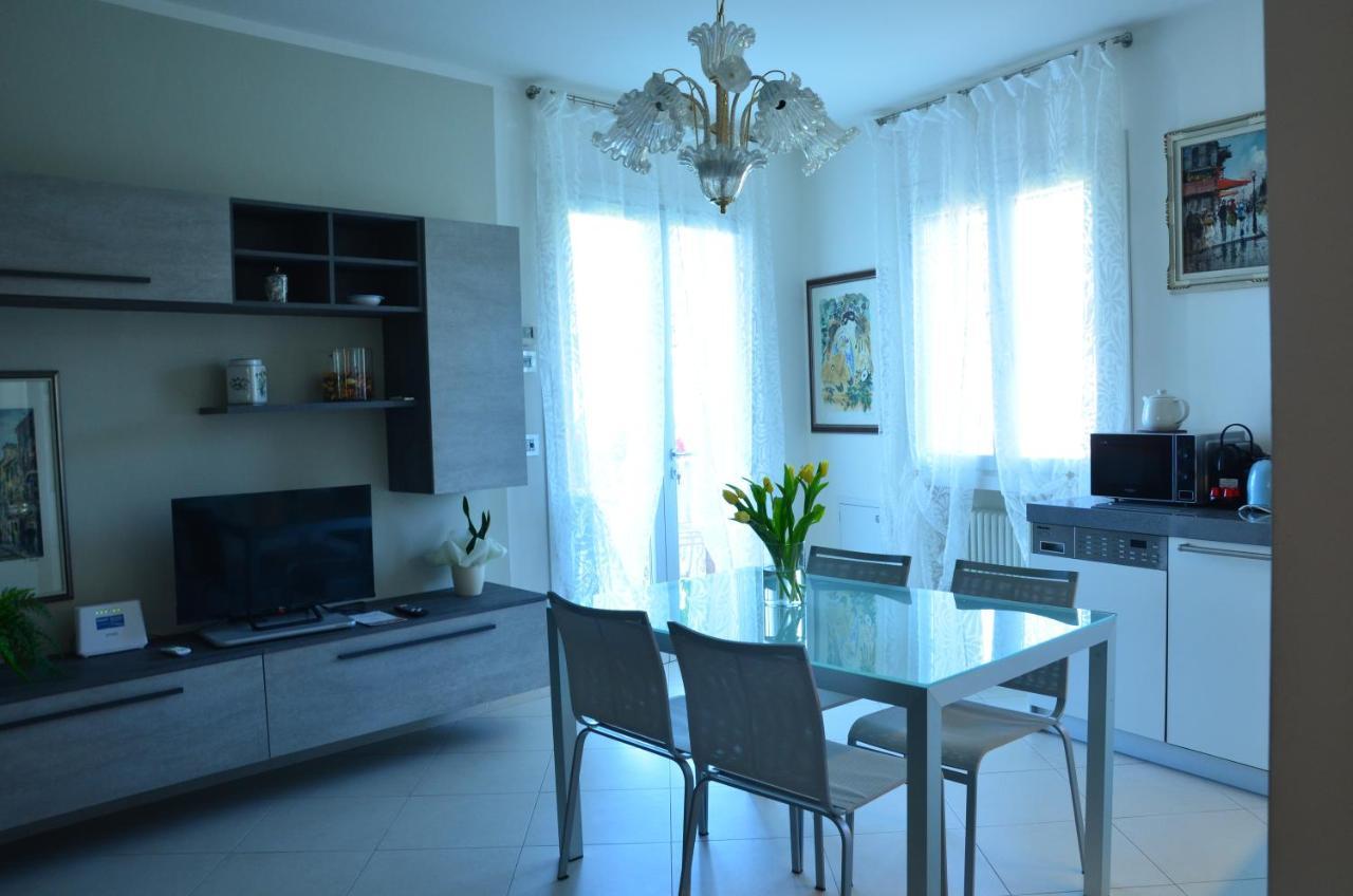 Elena Apartment - View Lake - Private Garage باردولينو المظهر الخارجي الصورة